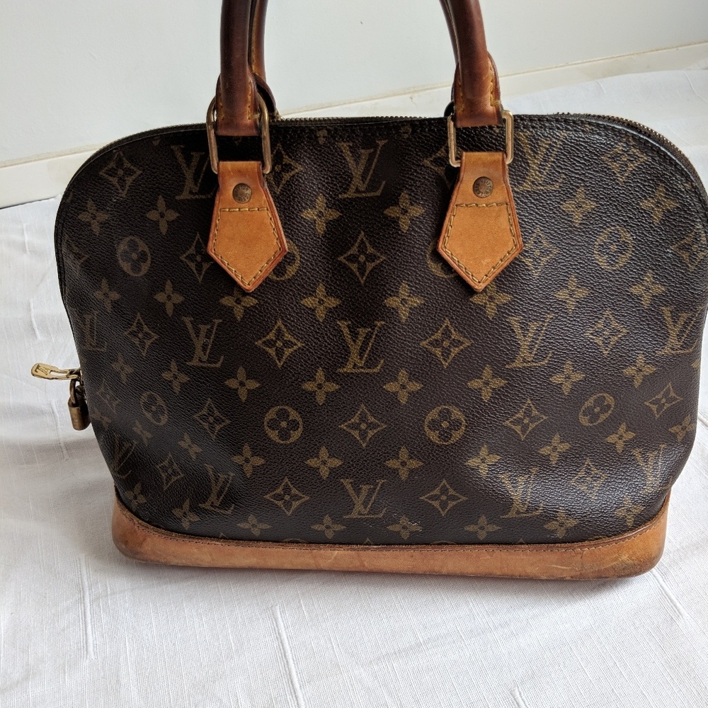 Item: Louis Vuitton Bag. Stolen From My Property In San Antonio Texas - Picture 6 of 16